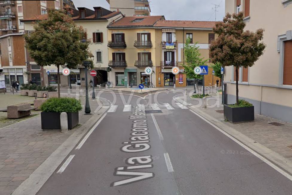 negozio in vendita a Bollate
