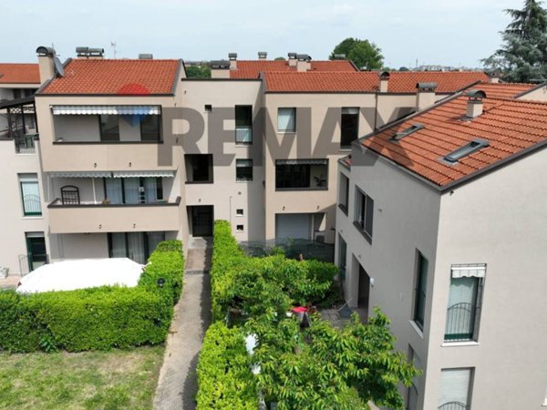 appartamento in vendita a Bollate in zona Cassina Nuova