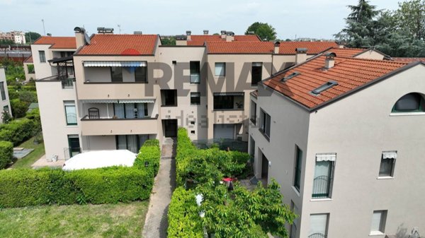 appartamento in vendita a Bollate in zona Cassina Nuova