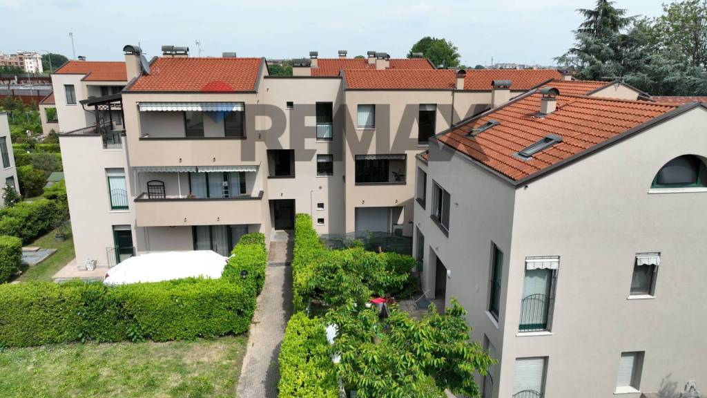 appartamento in vendita a Bollate in zona Cassina Nuova