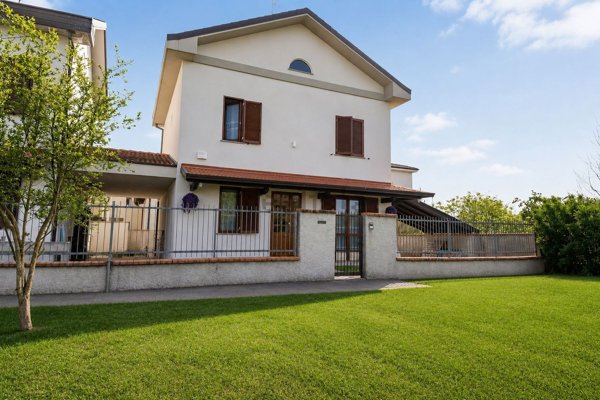 casa indipendente in vendita a Bollate