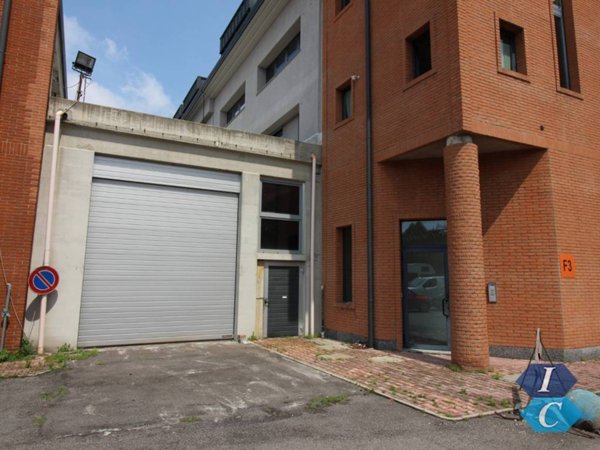 locale commerciale in vendita a Bollate