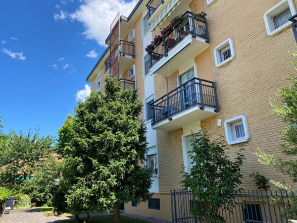 appartamento in vendita a Bollate in zona Cassina Nuova