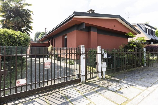 casa indipendente in vendita a Bollate in zona Cassina Nuova