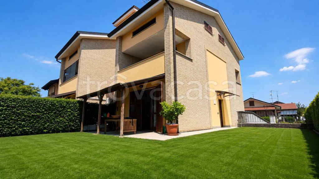 casa indipendente in vendita a Bollate in zona Cassina Nuova
