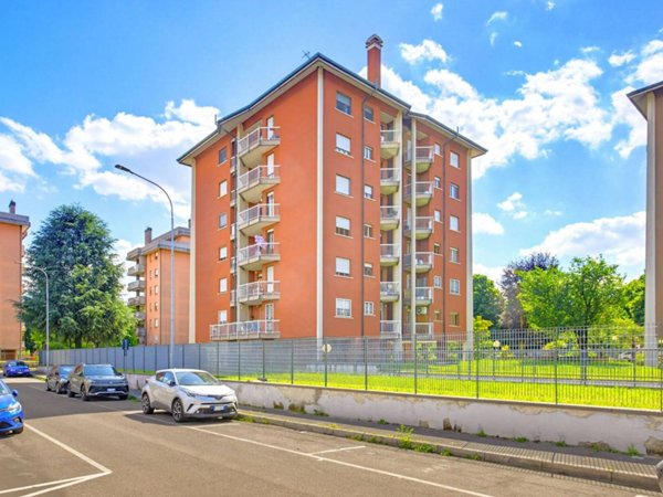 appartamento in vendita a Bollate in zona Cassina Nuova