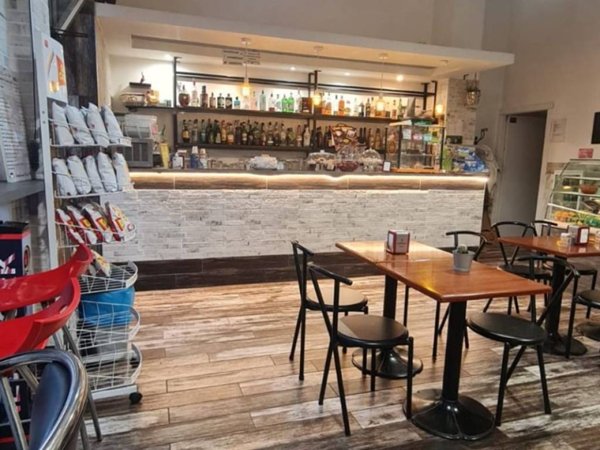 negozio in vendita a Bollate in zona Ospiate