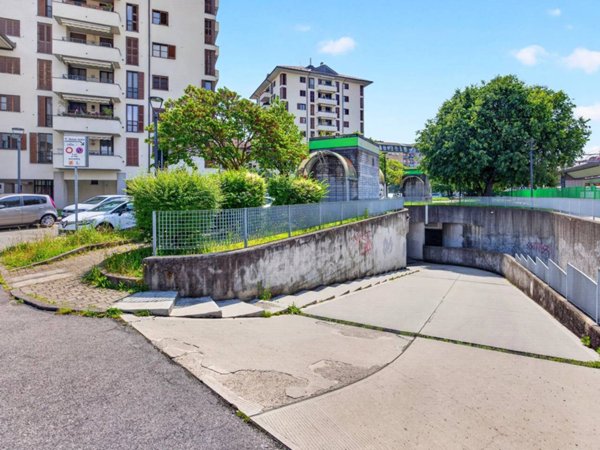 negozio in vendita a Bollate