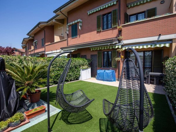 casa indipendente in vendita a Bollate