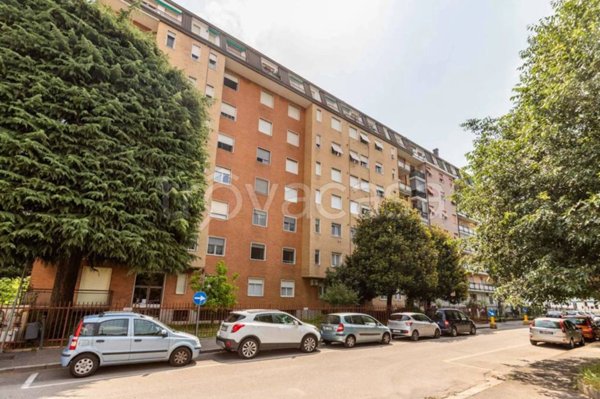 locale commerciale in vendita a Bollate