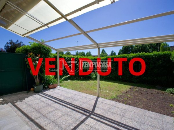 appartamento in vendita a Bollate in zona Cassina Nuova