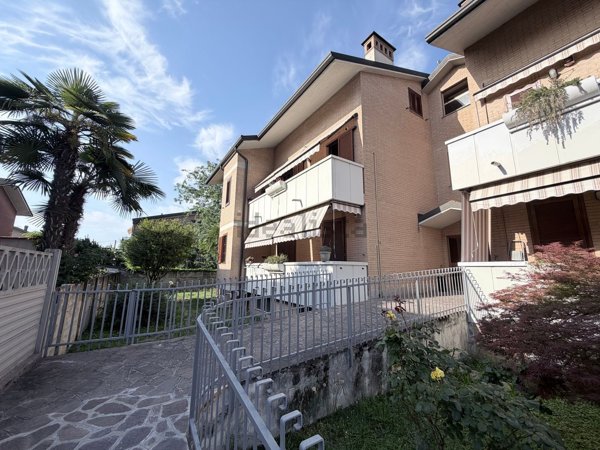 appartamento in vendita a Bollate in zona Cassina Nuova