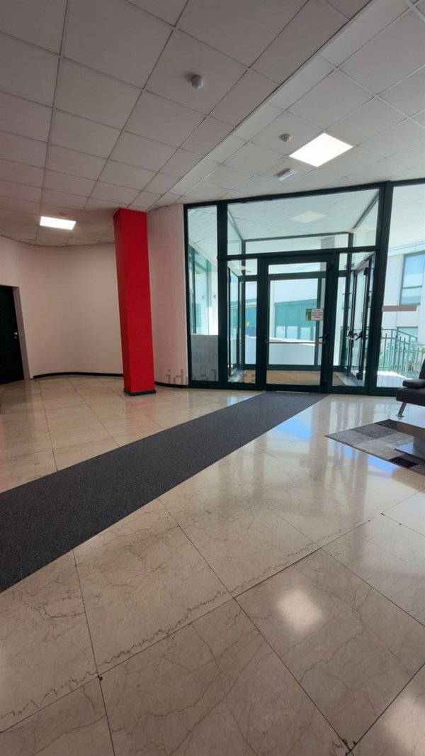 negozio in vendita a Bollate in zona Ospiate