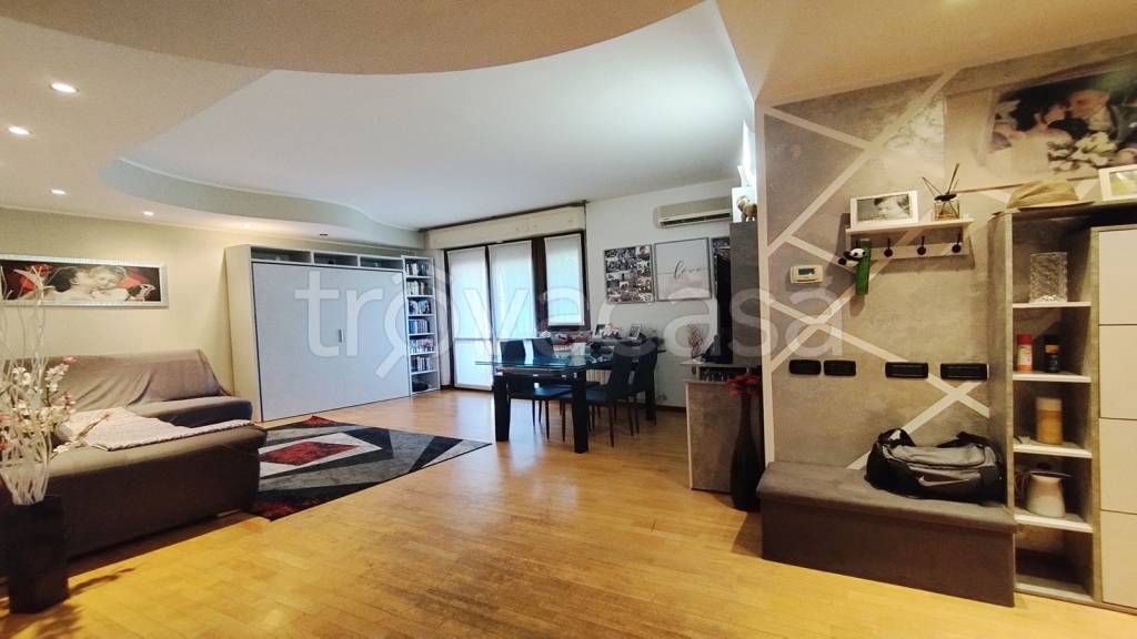 appartamento in vendita a Bollate