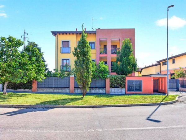 appartamento in vendita a Bollate in zona Cassina Nuova