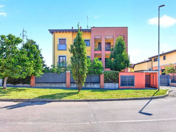 appartamento in vendita a Bollate in zona Cassina Nuova