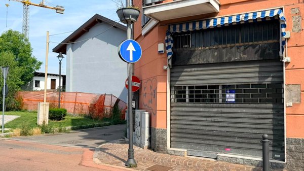 negozio in vendita a Bollate in zona Cassina Nuova
