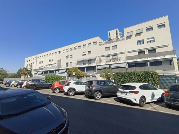 appartamento in vendita a Bollate in zona Cassina Nuova