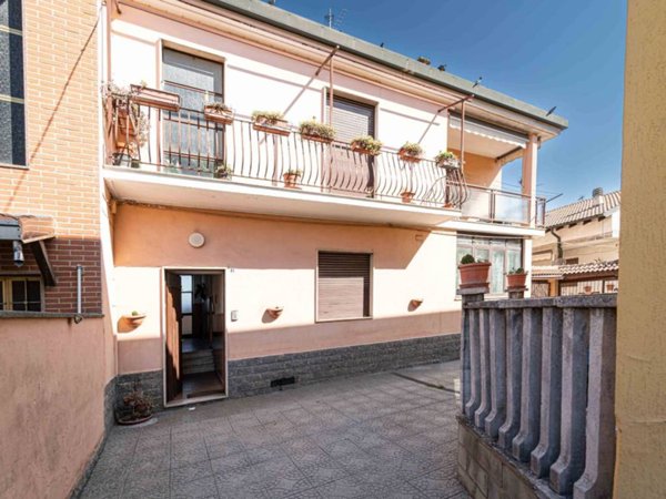 casa indipendente in vendita a Bollate in zona Ospiate
