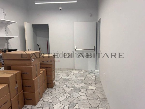 locale commerciale in vendita a Bollate