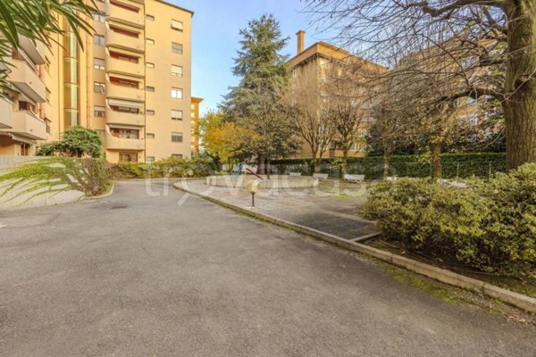 locale commerciale in vendita a Bollate