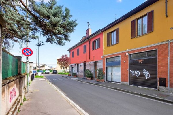 negozio in vendita a Bollate