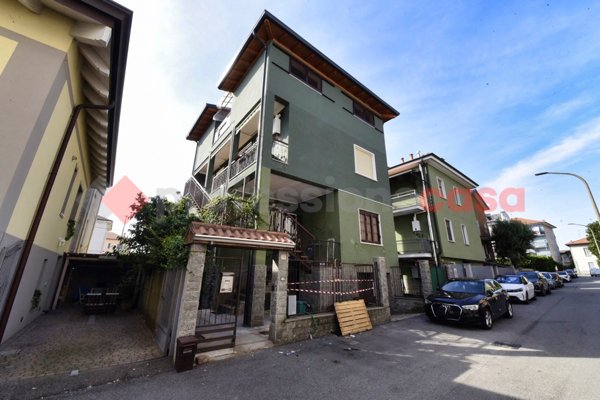 appartamento in vendita a Bollate in zona Cassina Nuova