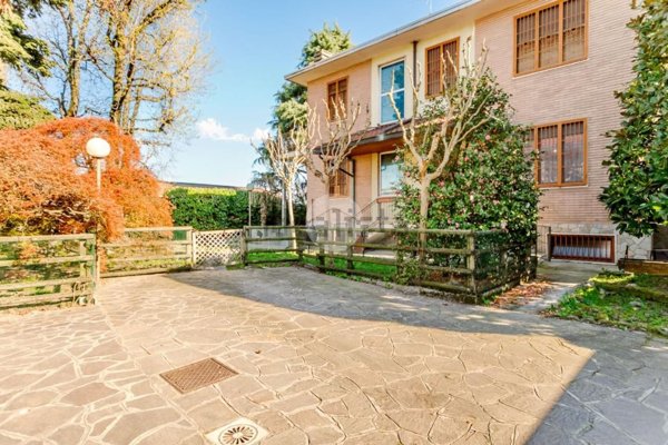 casa indipendente in vendita a Bollate in zona Cassina Nuova