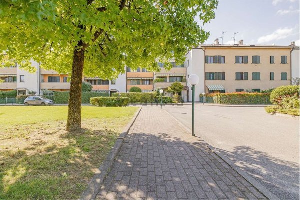 appartamento in vendita a Bollate in zona Cassina Nuova