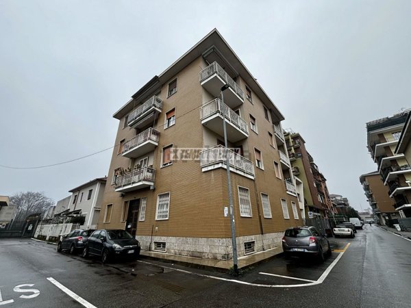 locale di sgombero in vendita a Bresso