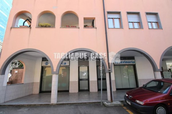 locale commerciale in vendita a Bresso