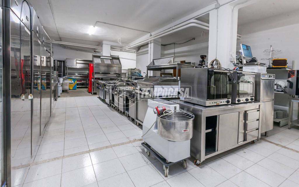 locale commerciale in vendita a Bresso