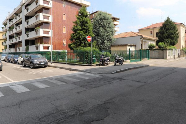 locale di sgombero in vendita a Bresso
