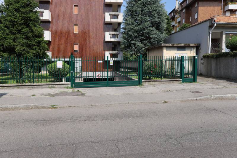 locale di sgombero in vendita a Bresso