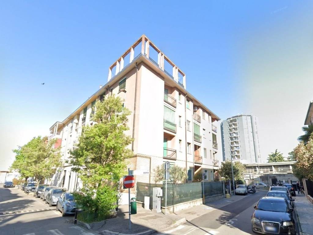 locale commerciale in vendita a Bresso