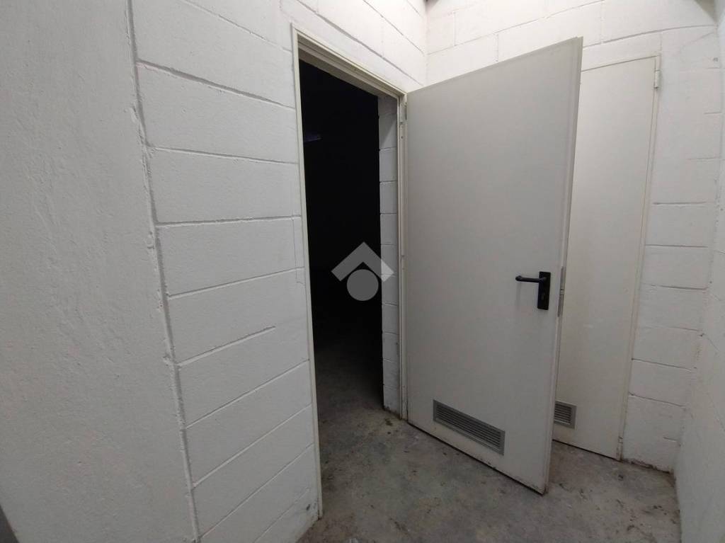 locale commerciale in vendita a Bresso