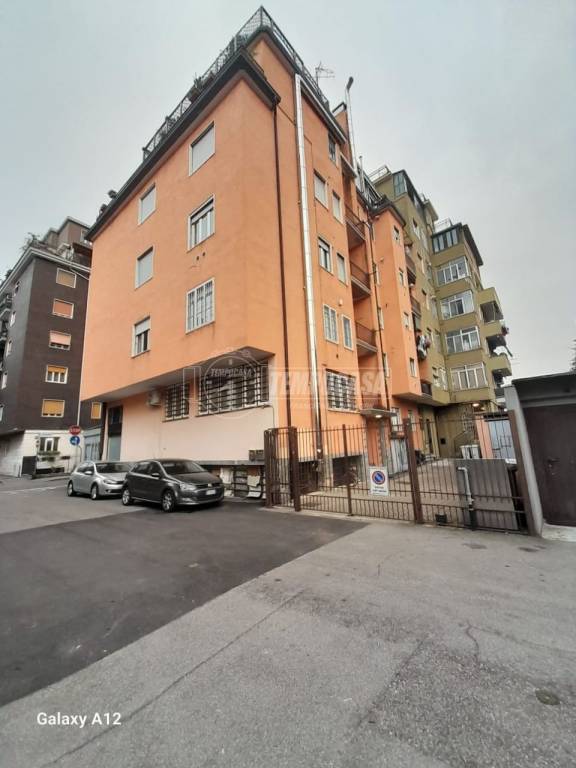 locale commerciale in vendita a Bresso