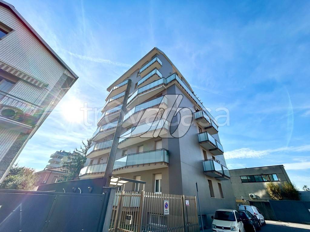 locale di sgombero in vendita a Bresso