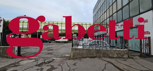 locale commerciale in vendita a Bresso