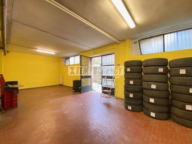 locale commerciale in vendita a Bresso