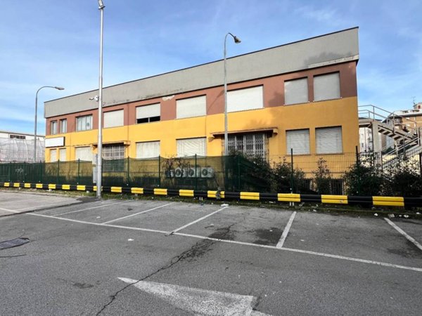 locale commerciale in vendita a Bresso