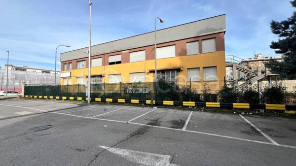 locale commerciale in vendita a Bresso