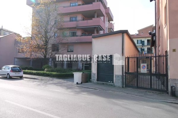 locale commerciale in vendita a Bresso
