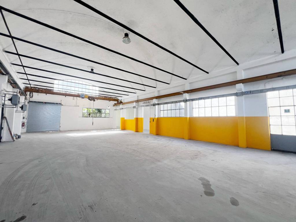 locale commerciale in vendita a Bresso