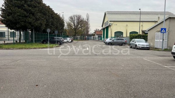 locale commerciale in vendita a Bresso