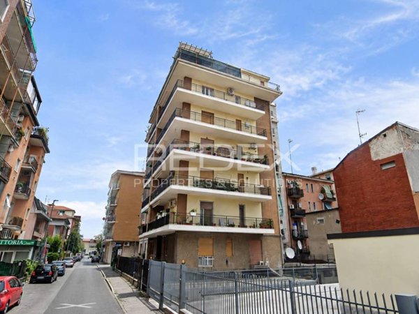 locale commerciale in vendita a Bresso