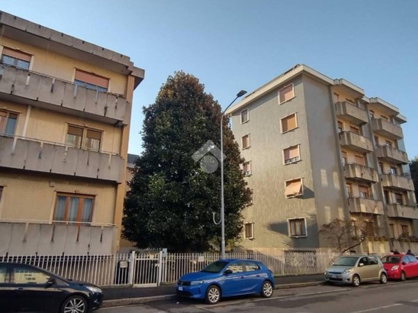 locale commerciale in vendita a Bresso