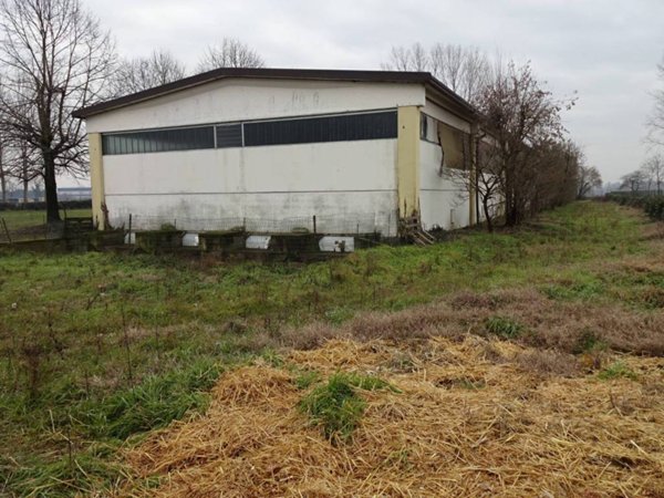 locale commerciale in vendita a Bubbiano