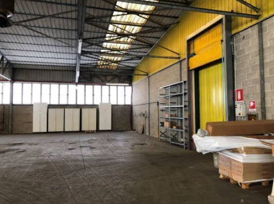 locale commerciale in vendita a Buccinasco