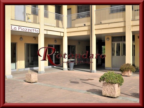 locale commerciale in vendita a Buccinasco